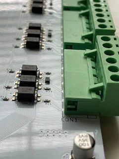 Close-up of KitCabootle terminal connector CON1